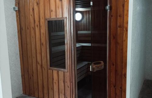 Jausiers Apartamento | Studio à Jausiers avec terrasse, piscine, parking et garage - 4 pers, 27m² - FR-1-165B-44