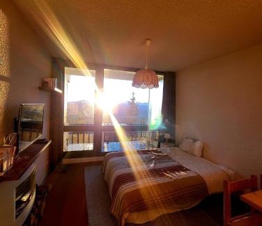 Saint-Honore Apartamento | Studio 05 Saint Honoré 1500, Vue montagne et lac, 2 personnes, Série Anthracite Netflix