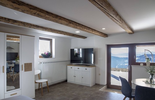 Dravograd Apartamento | Studio 1111 with Sauna & Hot Tub