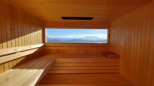 Dravograd Apartamento | Studio 1111 with Sauna & Hot Tub
