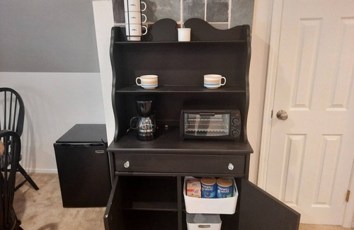 Grantham Apartamento | Studio 154 tucked away, peaceful and convenient access to the upper valley NH.