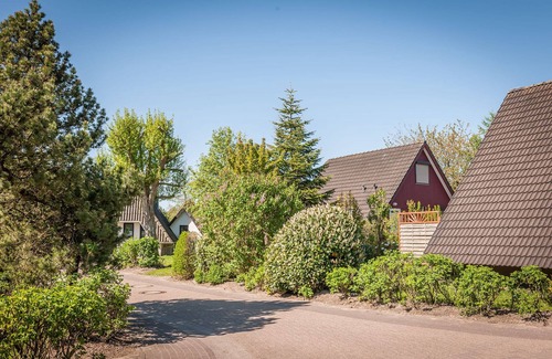 Dorumer Neufeld Apartamento | Studio 204. View of the countryside and modern flair.