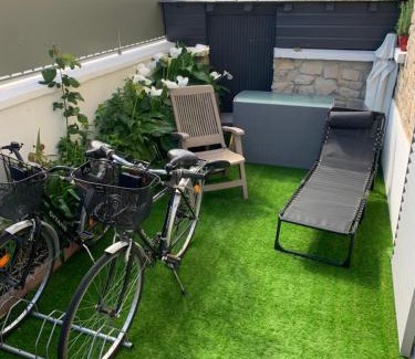 Parame Cama Y Desayuno | STUDIO 3 Mn de la PLAGE Terrasse Vélos Proche de la ville fortifiée