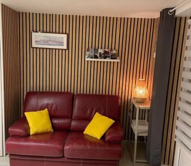 Parame Cama Y Desayuno | STUDIO 3 Mn de la PLAGE Terrasse Vélos Proche de la ville fortifiée