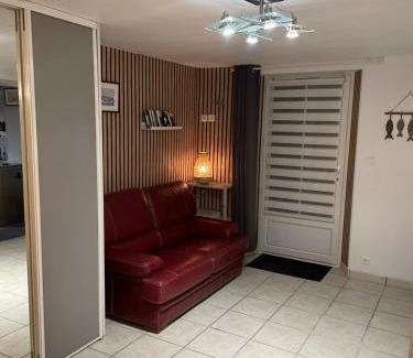 Parame Cama Y Desayuno | STUDIO 3 Mn de la PLAGE Terrasse Vélos Proche de la ville fortifiée