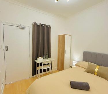 Stratford and New Town Hotel | Studio 34