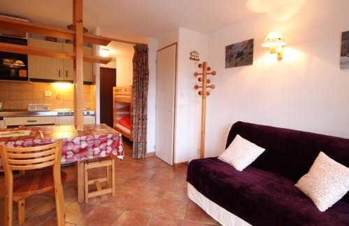 Les Carroz-d'Araches Apartamento | Studio 4 pers, centre village d'Arâches, balcon ouest, proche pistes et commodités - FR-1-572-137