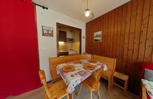 Le Grand-Bornand Apartamento | Studio 4 pers, centre village, proche commerces et pistes, TV incluse - FR-1-241-29