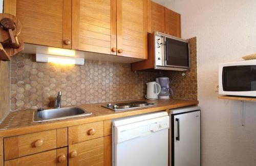 Les Carroz-d'Araches Apartamento | Studio 4 pers. proche pistes et commerces, balcon, parking - FR-1-572-131