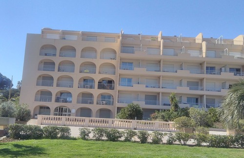 Toulon - Hyeres Apartamento | Estudio 4 pers vistas al mar, estacionamiento, wifi, aire acondicionado, ropa de hogar proporcionada.