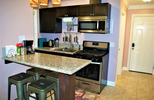Mira Mesa Apartamento | Studio #4, private entrance/kitchen/bathroom