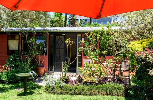Balmain Cabaña | Estudio 44 B&B Balmain. Una cabaña en un jardín.