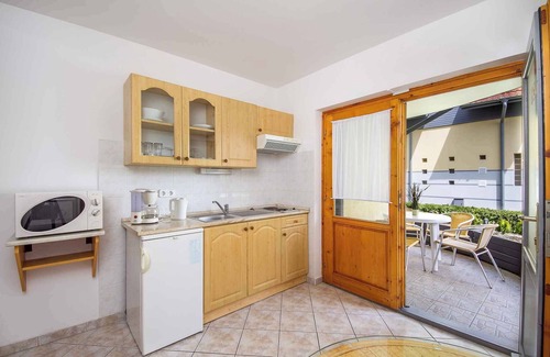 Balatonmariafurdo Apartamento | Apartamento vacacional A 50 m de la orilla del lago Balaron, con piscina