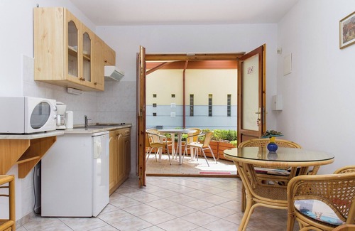 Balatonmariafurdo Apartamento | Apartamento vacacional A 50 m de la orilla del lago Balaron, con piscina