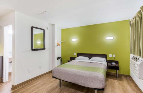 Southside Hotel | Studio 6-Jacksonville, FL - South
