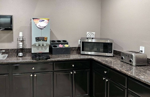 Mesa Hotel | Studio 6 Mesa, AZ – Near Downtown & Sloan Park