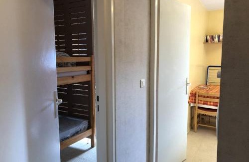 Arette Apartamento | Studio 6 pers, à côté des pistes, parking & ascenseur, casier à skis, proche commerces - FR-1-602-101