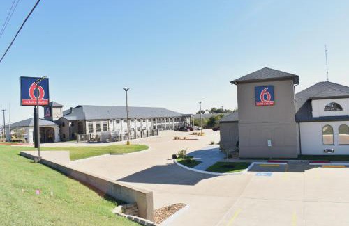 Brenham Hotel | Studio 6 Suites Brenham, TX