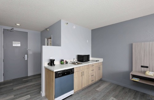 Lake Havasu City Hotel | Studio 6 Suites Lake Havasu City, AZ
