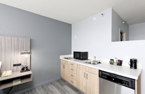 Lake Havasu City Hotel | Studio 6 Suites Lake Havasu City, AZ