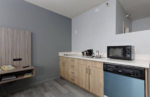 Lake Havasu City Hotel | Studio 6 Suites Lake Havasu City, AZ