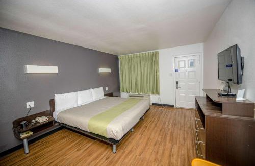 Tyler Hotel | Studio 6-Tyler, TX