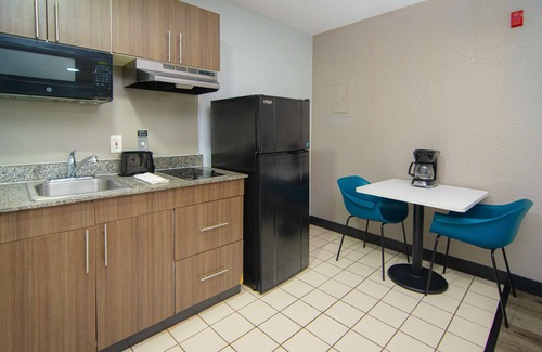 West Palm Beach Hotel | Studio 6 West Palm Beach, FL