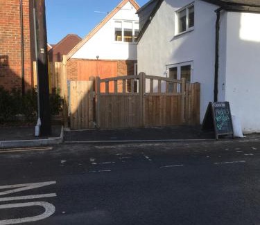 Pewsey Apartamento | Studio above Worlds End microbrewery and behind the Crown Inn Pewsey