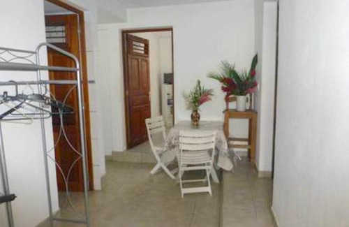 Sainte-Anne Apartamento | Studio accueillant à Sainte Anne - 30 m² - Vue montagne