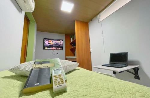 Macae Casa | STUDIO aconchego, com Ar, Wifi, Smartv e Cozinha