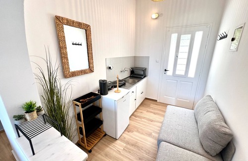 Paros Apartamento | Studio 'Aeolian Blu 7' with Sea View, Wi-Fi and Air Conditioning
