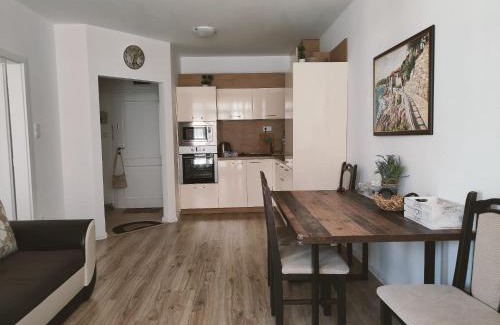 Pomorie Apartamento | Studio Aivasovski Park - meters away from beach