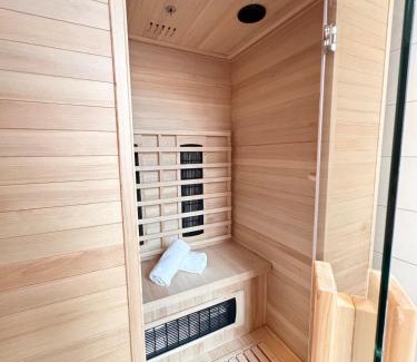 Kleinwelka Apartamento | Studio Alte Mädchenschule, Sauna, 6 Personen, Hund, am Saurierpark, Boxsprinbetten, gratis Kaffee und Tee, Minibar