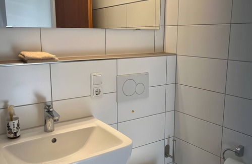 Prien am Chiemsee Apartamento | Estudio 'Am Chiemsee Mit Bergblick' con vistas a la montaña, balcón y Wi-Fi