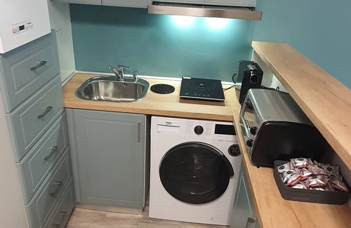 Piatra Neamt Apartamento | Studio amplasat în centrul orașului cu vedere la munte.