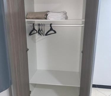 Volta Redonda Apartamento | Studio amplo e aconchegante no bairro aterrado