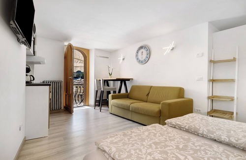 Pieve Casa | Apartamento estudio 'Casa Ciarii 2' con vistas a la montaña, terraza privada y Wi-Fi