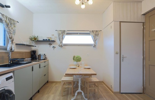 Tredrez-Locquemeau Apartamento | Apartamento estudio 'Mimi's Penty' con vistas al mar, terraza privada y Wi-Fi