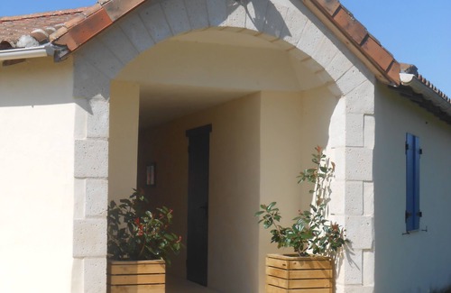 Abjat-sur-Bandiat Apartamento | Estudio Rose en Dordoña, con piscina y magníficas vistas.