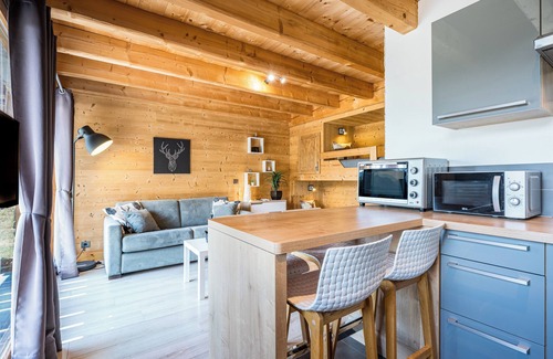 Notre-Dame-du-Pre Apartamento | Apartamento estudio 'De Charme Montagne' con vistas a la montaña, terraza privada y Wi-Fi