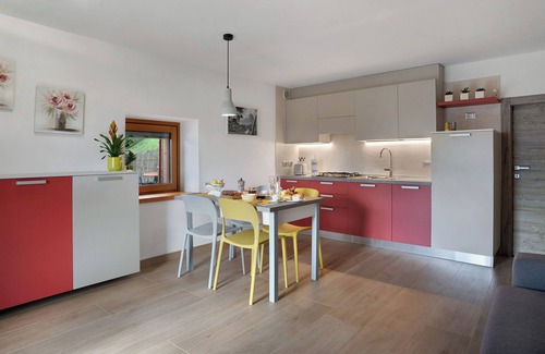 Pergine Valsugana Apartamento | Estudio Apartamento 'Maso Plocech App Vacanze' con vistas al lago, jardín privado y Wi-Fi