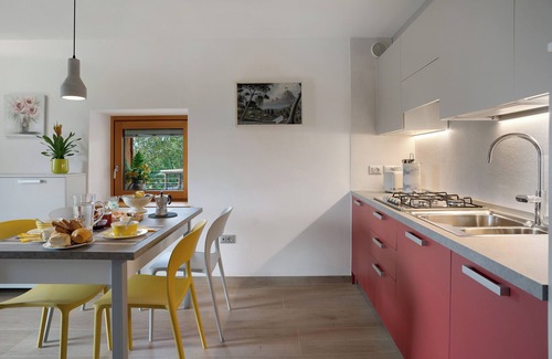 Pergine Valsugana Apartamento | Estudio Apartamento 'Maso Plocech App Vacanze' con vistas al lago, jardín privado y Wi-Fi