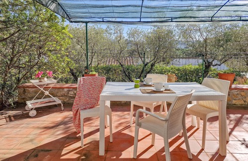 Campo nell'Elba Apartamento | Apartamento estudio 'Loft Paola' con terraza privada, jardín privado y balcón