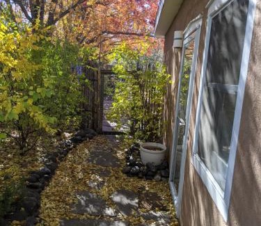 Northeast Santa Fe Apartamento | Studio apartment 15 minute walk to plaza