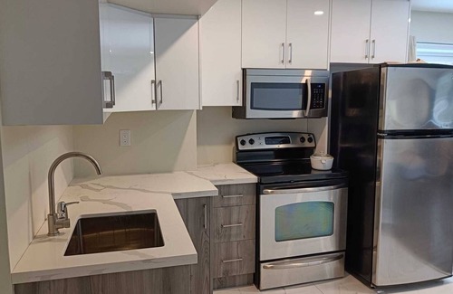 King Apartamento | Studio apartment 3mins from Carrying Place Golf Club & The Manor. Off HW 400