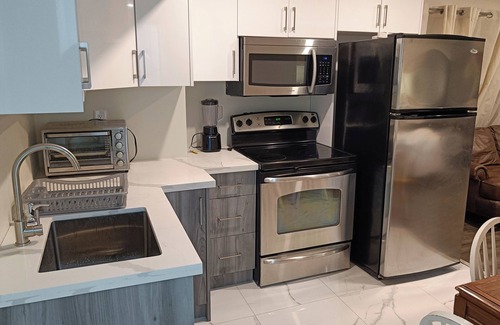 King Apartamento | Studio apartment 3mins from Carrying Place Golf Club & The Manor. Off HW 400