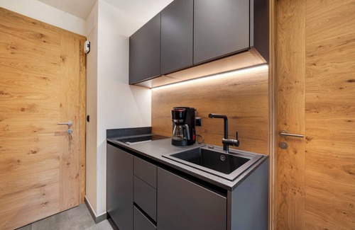 Ultimo Apartamento | Apartamento estudio 'Apartment Ocher' con vistas a la montaña, jardín compartido y Wi-Fi