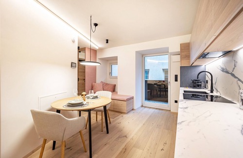 Old Town Apartamento | Apartamento estudio 'Avia Living Anna' con vistas a la montaña, balcón y Wi-Fi