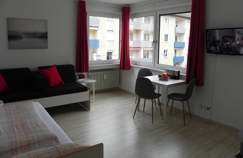 Neu-Ulm Apartamento | Studio apartment - central, parking lot, Danube+Ulm old town on foot