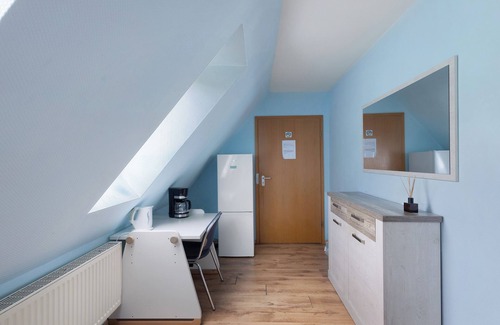Markt Erlbach Apartamento | Apartamento estudio 'Zimmer 27' con terraza compartida, jardín compartido y Wi-Fi